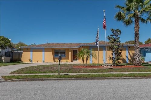 5627 Mirada Dr, Tarpon Springs, FL 34690-2227