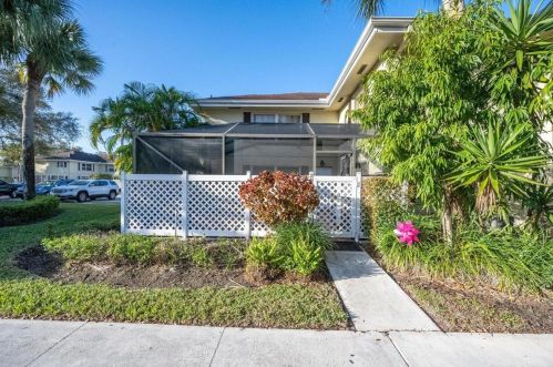 26 Clinton Ct, West Palm Beach, FL 33411-8636