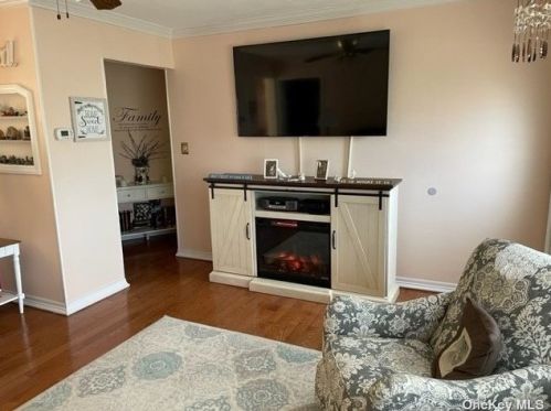 406 Old Farmingdale Rd, Babylon NY  11704-6424 exterior