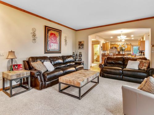 1626 Deer Trl, Waukesha, WI 53189-8239