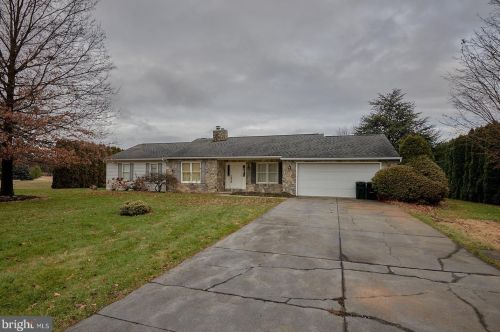 1013 Park Rd, Dauberville, PA 19533-9594