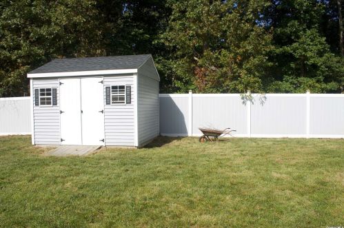 12 Ramblewood Rd, Shoreham NY  11786-2300 exterior