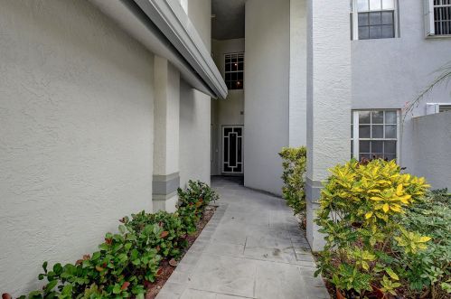 11722 Briarwood Cir, Boynton Beach, FL 33437-1911