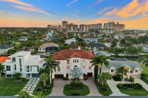 418 Bayside Ave, Naples, FL 34108-2315