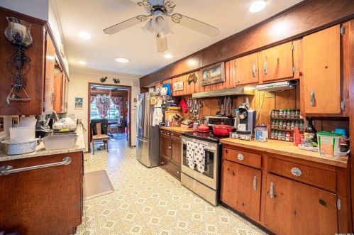 446 Potter Blvd, Brightwaters, NY 11718-1611