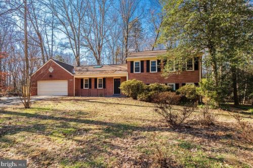 2524 Farrier Ln, Herndon, VA 20191-2116
