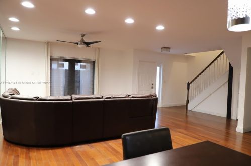 6755 169th St, Hialeah, FL 33015-4282