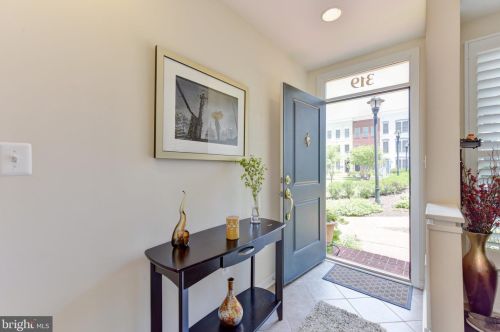 319 L St, Washington, DC 20003-3460