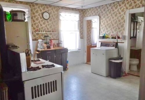 68 Windsor St, Worcester MA  01605-2141 exterior