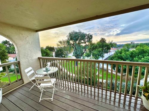 902 Caminito Madrigal, Carlsbad, CA 92011-2441