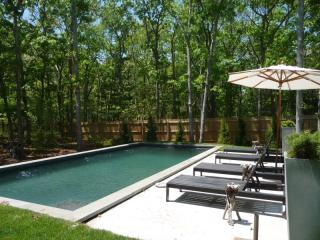 59 Springwood Ln, East Hampton NY  11937-1167 exterior