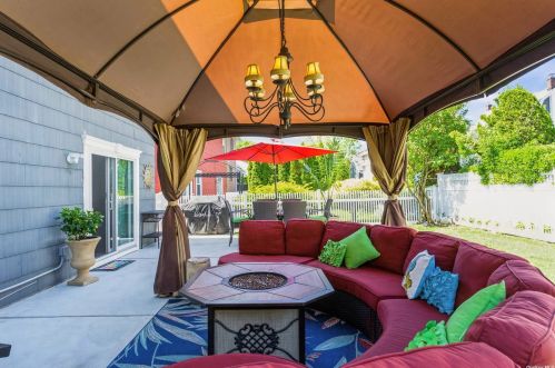 32 Adams St, Floral Park NY  11001-2810 exterior