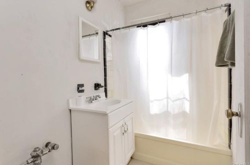 176 Garth Rd, Scarsdale NY  10583-3802 exterior