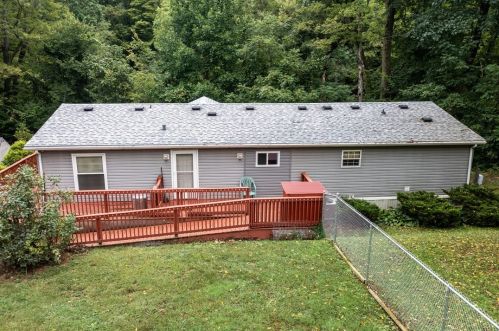 1360 Dutch Ln, Hermitage, PA 16148-3059