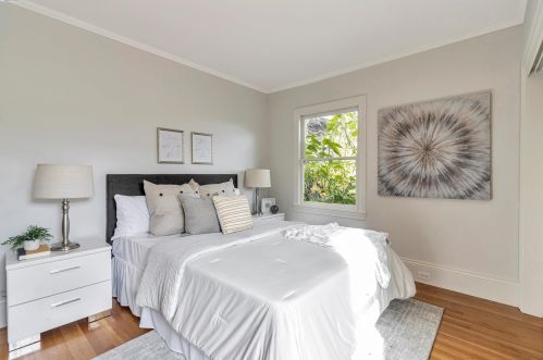 2800 Kingsland Ave, Oakland CA  94619-3325 exterior