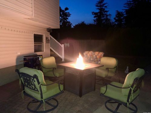 2111 Skipper Ct, North Bellmore NY  11710-3011 exterior