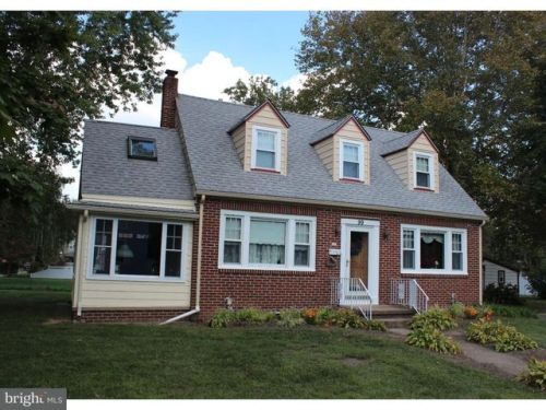 99 Pine St, Beverly, NJ 08010-3516