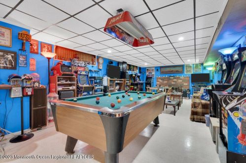 10 Webster Dr, Hazlet NJ 07730-1444 exterior