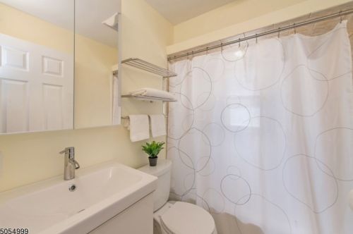 146 Sadler Rd, Bloomfield NJ  07003-5321 exterior