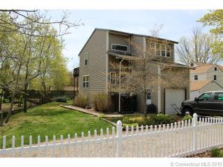 15 3rd Ave, Waterford, CT 06385-1819