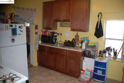 708 32 St, Oakland CA 94608-4303 exterior