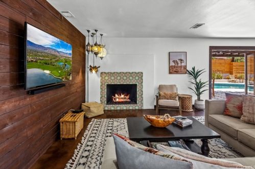 46500 Cameo Palms Dr, La Quinta CA  92253-2016 exterior