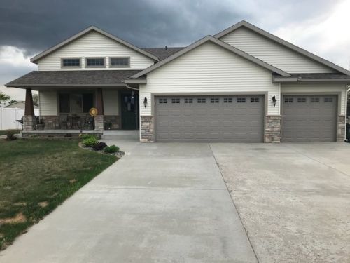 1006 Waters Edge Cir, Avon, MN 56310-4523