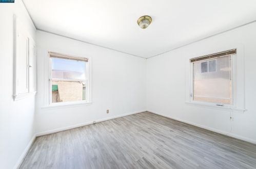 1301 60 Ave, Oakland CA 94621-3912 exterior