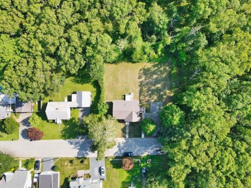 39 Cala Ave, Tiverton RI  02878-3214 exterior