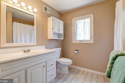 1942 Bergdoll Ave, Boothwyn PA 19061-2618 exterior