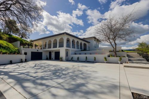385 Vine St, Vacaville CA  95688-8704 exterior