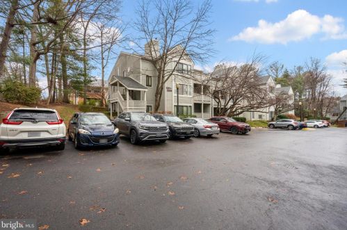2207 Hunters Run Dr, Herndon, VA 20191-2831