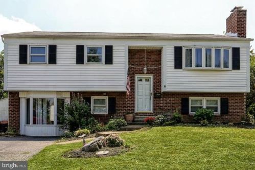 8 Woodland Dr, Navy Sup Dpt, PA 17055-3370