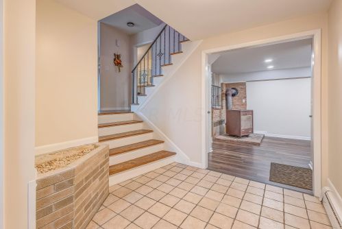 302 Teryl Dr, Mount Vernon OH  43050-2938 exterior