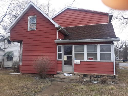924 Lillian St, Hobart, IN 46342-4520