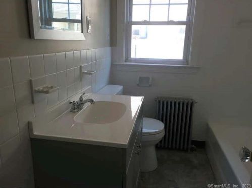 49 Norman St, Manchester CT  06040-6113 exterior