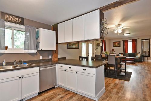 821 Division St, Faribault, MN 55021-6316