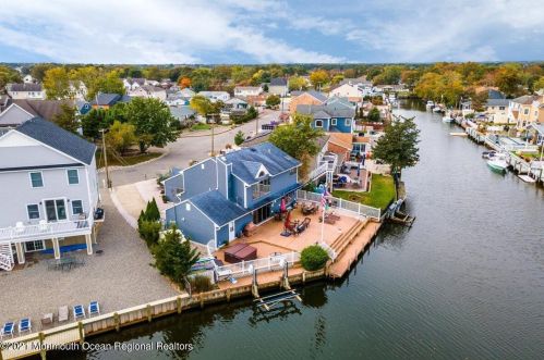 98 Jib Ln, Bricktown NJ  08723-6747 exterior