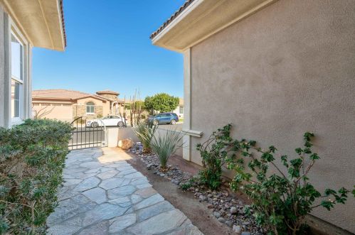 62 Via Del Pienza, Rancho Mirage CA  92270-5624 exterior