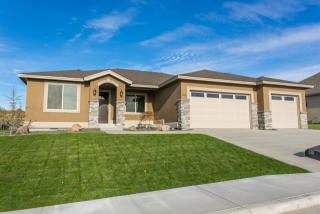 2442 Woods Dr, Richland, WA 99352-2400