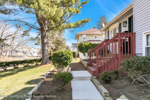 62 Highland Ave, Leonardo, NJ 07737-1409