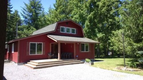 103 Mountain View Dr, Ashford, WA 98304-9701