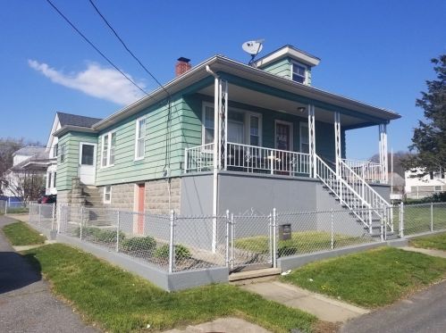166 Woodman St, Fall River, MA 02724-1135