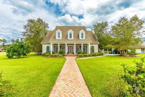 901 Country Club Dr, Thibodaux, LA 70301-3769