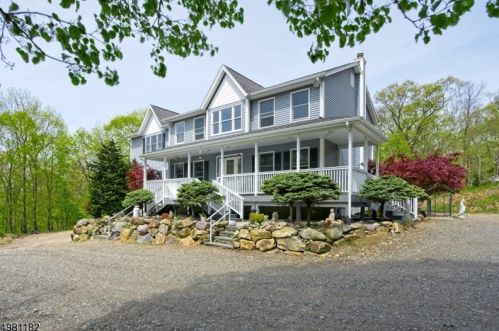 70 White Rd, Skyline Lakes, NJ 07456-1315