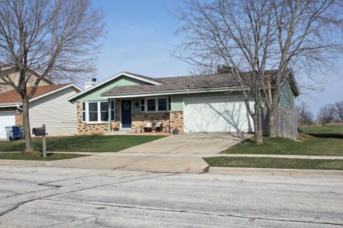 8112 Glenbrook Rd, Milwaukee, WI 53223-1017