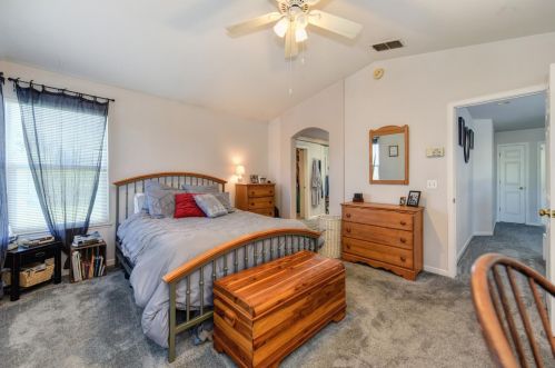 8229 Oakbriar Cir, Elk Grove CA  95758-7900 exterior