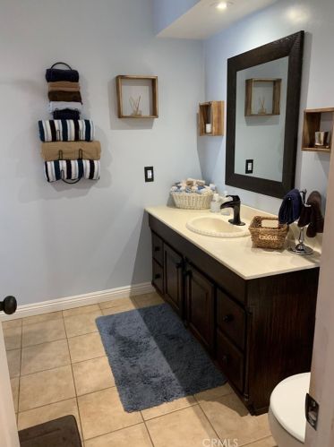 16705 Minter Ct, Santa Clarita CA  91387-3275 exterior