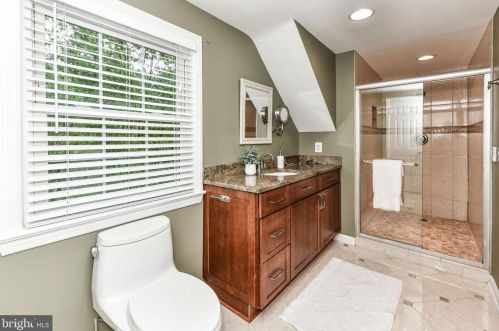 3027 Crane Dr, Falls Church VA  22042-3004 exterior