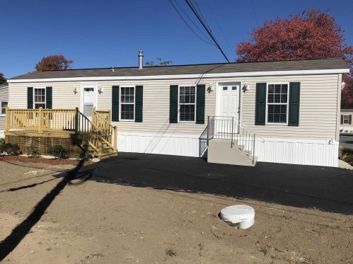 40 Brookwood Dr, Salem NH  03079-3017 exterior